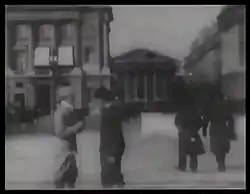 The protagonist on the Place de la Concorde