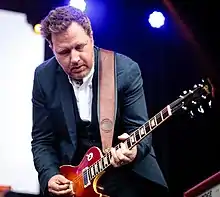 Andy Dunlop performing in 2018