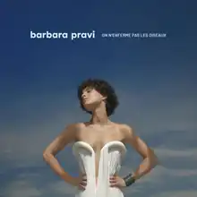 Photo taken in Italy, in June 2021, Barbara is elegantly dressed in a white dress, and has the title ‘On n’enferme pas les oiseaux’ at the top of the cover.