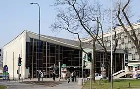 Kijów Cinema (foreground) and the Cracovia Hotel (background) in Krakow (by Witold Cęckiewicz, 1960–67)