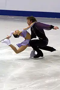 Pair sit and catch-foot laybackLubov Iliushechkina and Nodari Maisuradze, 2008