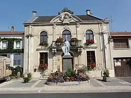 The town hall and war memorial in Lucey