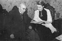 Álvaro de Castelões com a sua filha Maria Margarida nos últimos anos da sua vida no Porto.