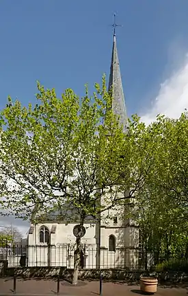 Igreja Saint-Saturnin, classificada nos monumentos históricos.