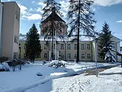 Edifício bernardino (entre 1725 e 1770, 1902), que abrigava o Ginásio Estadual Tadeusz Kościuszko e, mais tarde, a Escola de Ensino Médio Tadeusz Kościuszko