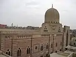 Mesquita de al-Mu'ayyad Shaykh (construída entre 1415 e 1420), com a cúpula do mausoléu visível.