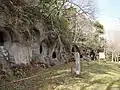 Jugoroana‎, tumbas escavadas na rocha em Hitachinaka.