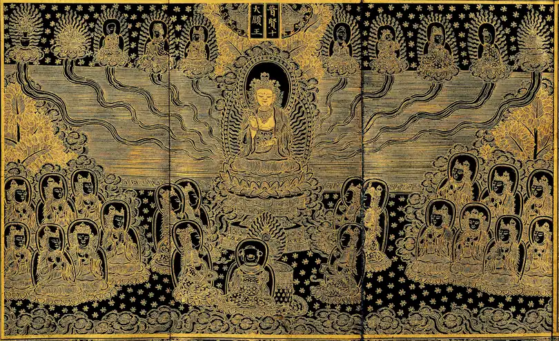 À direita, versão em que a deusa segura uma haste de lótus, em uma ilustração em ouro do Avatamsaka Sutra feita em 1337 durante a Dinastia Goryeo. Sudhana, no capítulo final do sutra (Entrada no Reino da Realidade), encontra progressivamente deusas compassivas, com iluminação e domínios cada vez maiores:"houve um éon chamado Não Realização, no qual servi oitenta e quatro mil duodecilhões de budas; houve um éon chamado Bela Luz, no qual servi tantos budas quanto átomos neste continente;""Ela usava uma crista sagrada adornada com o orbe da lua, e seu corpo mostrava reflexos de todas as estrelas e constelações. Ele também viu em seus poros todos os seres sencientes que haviam sido libertados por ela das calamidades de circunstâncias desfavoráveis, males e condições miseráveis. Ele também viu em seus poros todos os seres sencientes que ela havia estabelecido no céu, e todos os que ela havia aperfeiçoado na iluminação dos ouvintes e iluminados individuais, e na onisciência. Ele também viu em seus poros todos os vários meios, incorporações e aparências que ela assumiu para aperfeiçoá-los. Ele também ouviu vindo de seus poros os vários enunciados que ela usava para ensiná-los e desenvolvê-los. Ele também percebia em seus poros a sincronização, a adaptação às inclinações e interesses dos seres sencientes, as práticas iluminadoras, meios contundentes, formas de transformação mística através da concentração, poderes, estados, observações, contemplações, projeções místicas, poderosas expansões da grande pessoa e maestrias livres da libertação pelos quais foram aperfeiçoados.""Ele viu a deusa da noite sentada em um grande assento de lótus cheio de diamantes iluminando as moradas em todas as cidades, acompanhada por um número incontável de deusas da noite, com um corpo aparecendo para os seres em todos os reinos, com um corpo igual em forma a todos os seres, com um corpo que aparece a todos os seres, com um corpo imaculado por todos os mundos, com um corpo igual a todos os seres em número de manifestações, com um corpo que transcende todos os mundos, com um corpo adaptado para desenvolver e guiar todos os seres, com um corpo proclamando a verdade em todos os reinos, com um corpo alcançando todos os lugares, com um corpo finalmente livre de obstruções, com um corpo da essência daqueles que chegam à Talidade, com um corpo guiando todos os seres para a perfeição final."
