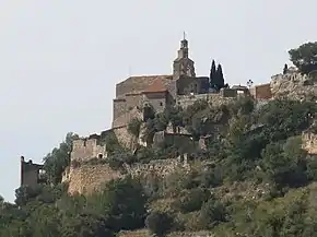 Igreja de São Miguel e muralhas do castelo de Vespella