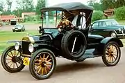 1915 Runabout - com painel de capuz curvo