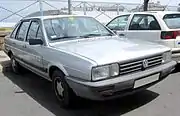 Frente de um Volkswagen Santana GX (1985).