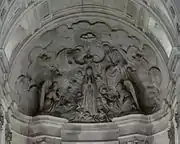 Alto-relevo, capela-mor da Basílica de Nossa Senhora do Rosário, Fátima