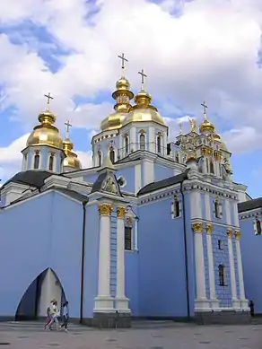 Mosteiro de São Miguel das Cúpulas Douradas em Kiev, em estilo barroco ucraniano.
