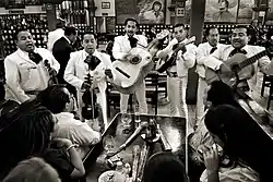 Mariachis se apresentando na Cidade do México.