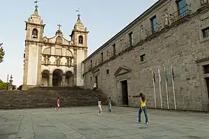 Igreja e antigo mosteiro (pousada)