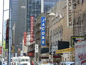 Teatros da Broadway na rua West 45th Street
