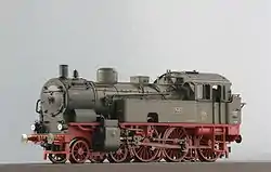 Modelo da locomotiva DR-Baureihe 76 (classe T10) fabricado pela Fleischmann na escala HO (F891903).