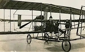 Detalhes dos controles e motor do Silver Dart.