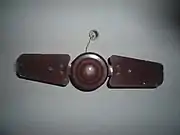 Um ventilador de teto de duas pás da Índia