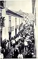 Uma procissão na Rua da Carreira, em 1909
