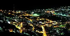 Vista noturna da cidade