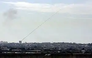 Um foguete Qassam disparado por um civil na Faixa de Gaza para o sul de Israel, janeiro de 2009