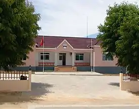 O edifício da Administração Municipal de Ombadija, em Xangongo, em 2015.