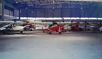 Interior do hangar principal (lado esquerdo)