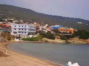 Vista de uma parte da praia de Agia Marina