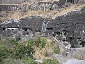 Vista exterior das grutas de Ajanta