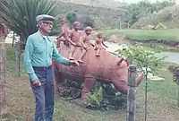 Escultura "Quindim" do artista Alarico Corrêa Leite realizada para o Parque Reino das Águas Claras - Pindamonhangaba/SP. Foto: Arquivo da família.