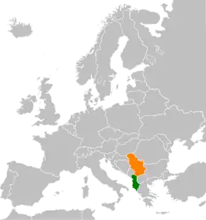 Mapa indicando localização de Albânia e da Sérvia.