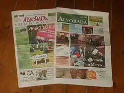 Na esquerda, o antigo, na direita, o novo jornal.