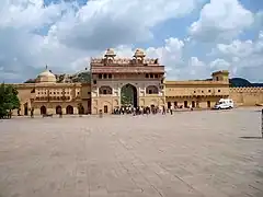 Suraj Pol (entrada principal)