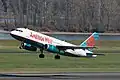 Airbus A319 da America West decolando.