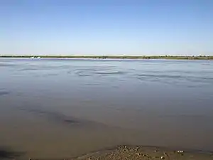 O rio Amu Dária perto de Beruni