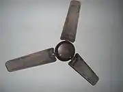 Um ventilador de teto antigo de Madhurawada, Visakhapatnam, Índia