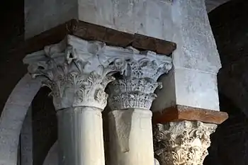 Capitéis coríntios