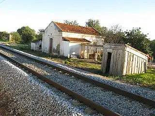 Vestígios do apeadeiro de Várzea da Mão, em 2018.