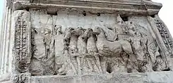 Detalhe de Arco de Tito, em Roma