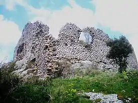 Ruínas de um castelo em Auriac
