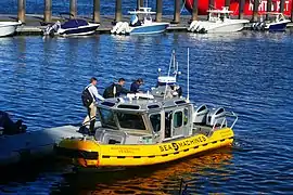 Navio autônomo inglês no porto de Boston.