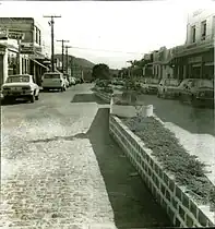 Aspecto antigo da Avenida César Cabral, principal avenida da cidade