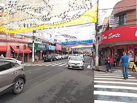 Avenida Cinquentenário, próxima à Praça Adami