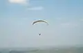 Voo livre em parapente, decolando da Serra do Estrondo.