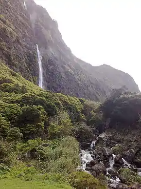 Queda de água na Ponta da Fajã
