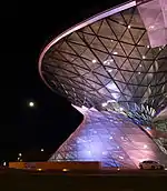 BMW Welt, (BMW World), museu e local de evento, Munique, Alemanha, 2007.
