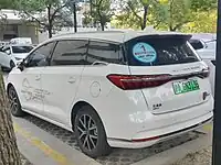 Visão traseira do BYD Song Max DM-i (2022)