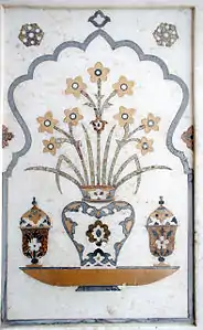 Decoração do túmulo de Itmad-Ud-Daulah, também em Agra, na Índia.