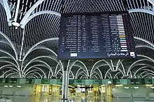 Aeroporto Internacional de Bagdá, ao custo de 900 milhões dólares. Pode manipular até 7,5 milhões de passageiros por ano